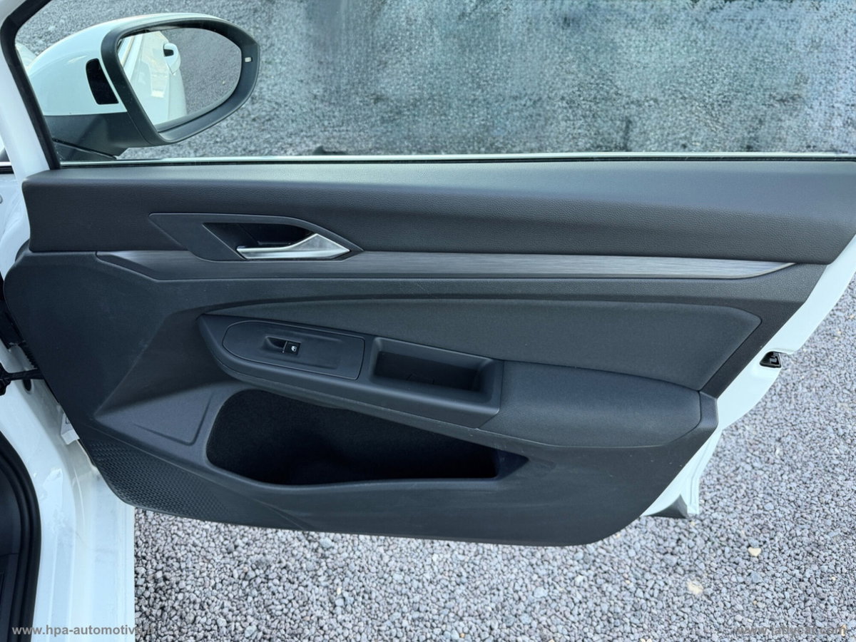 Volkswagen Golf 1.5 tsi Style 150cv (19)
