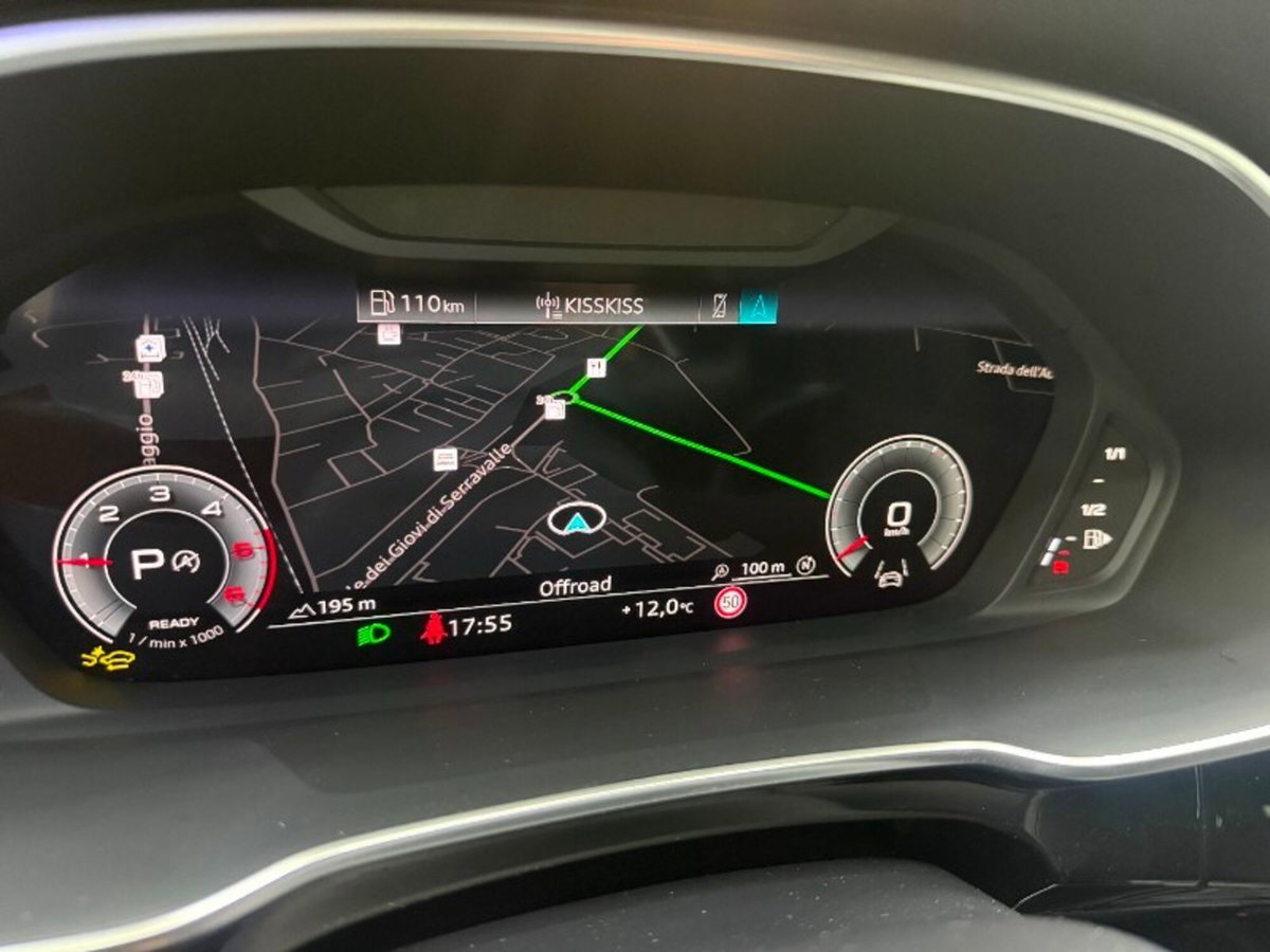 Audi Q3 35 2.0 tdi Identity Black s-tronic (12)