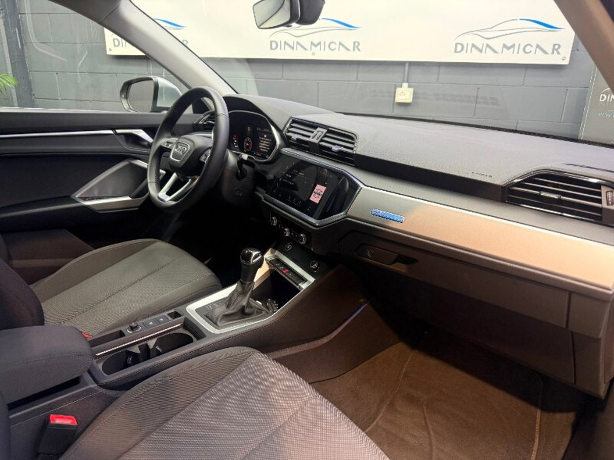 Audi Q3 35 2.0 tdi Identity Black s-tronic (8)