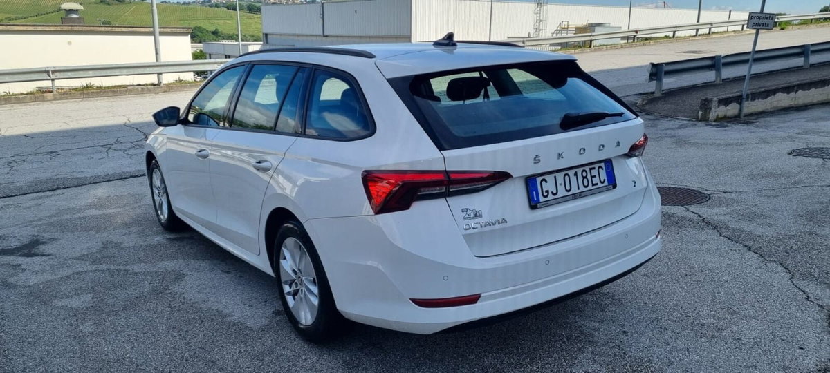 Skoda Octavia Station Wagon 1.5 G-TEC DSG Wagon Ambition (3)