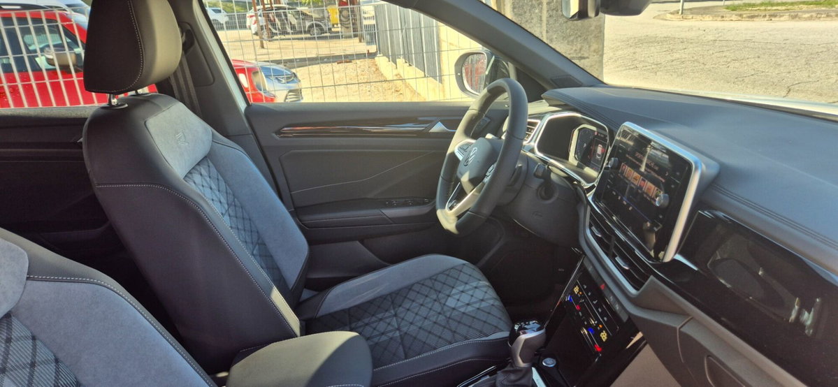 Volkswagen T-Roc 2.0 tdi R-Line 4motion 150cv dsg (6)