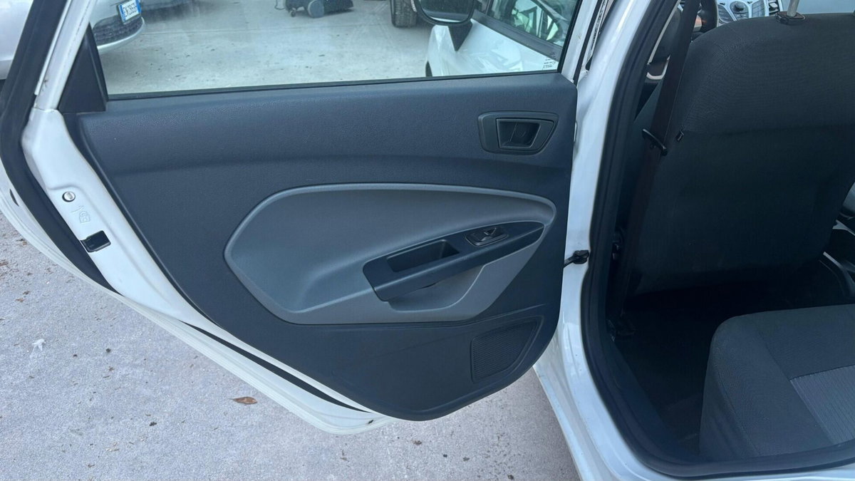 Ford Fiesta 1.4 96CV aut. 5 porte Titanium (12)