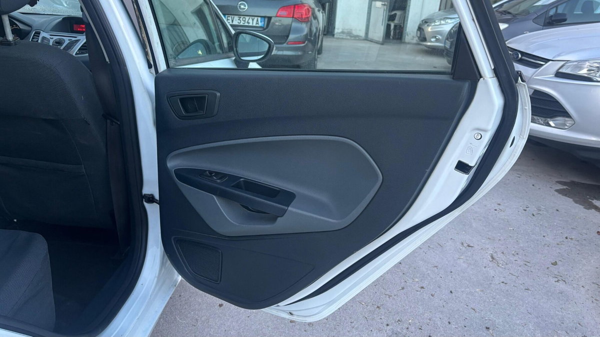Ford Fiesta 1.4 96CV aut. 5 porte Titanium (13)