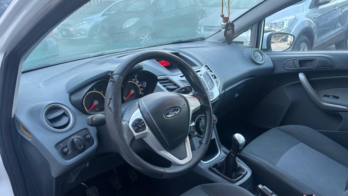 Ford Fiesta 1.4 96CV aut. 5 porte Titanium (16)