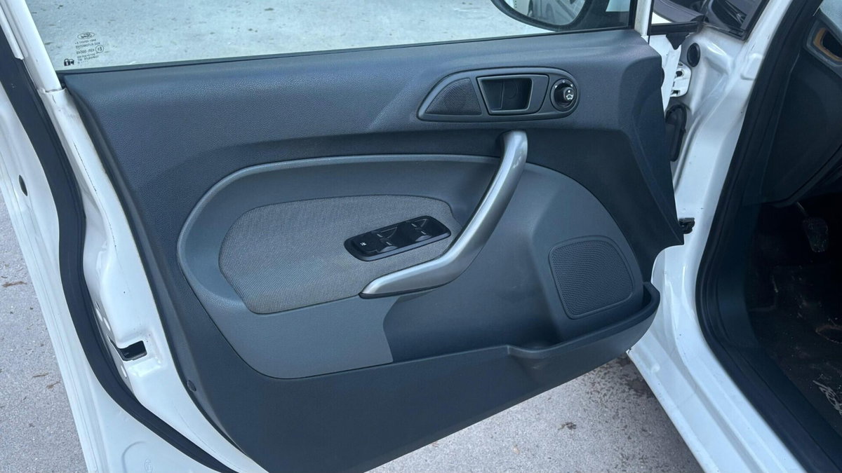 Ford Fiesta 1.4 96CV aut. 5 porte Titanium (17)