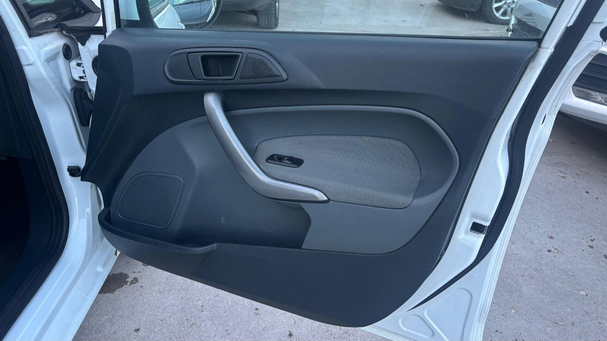 Ford Fiesta 1.4 96CV aut. 5 porte Titanium (19)
