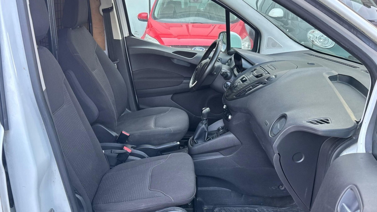 Ford Tourneo Courier 1.6 TDCI 95 CV Titanium (10)