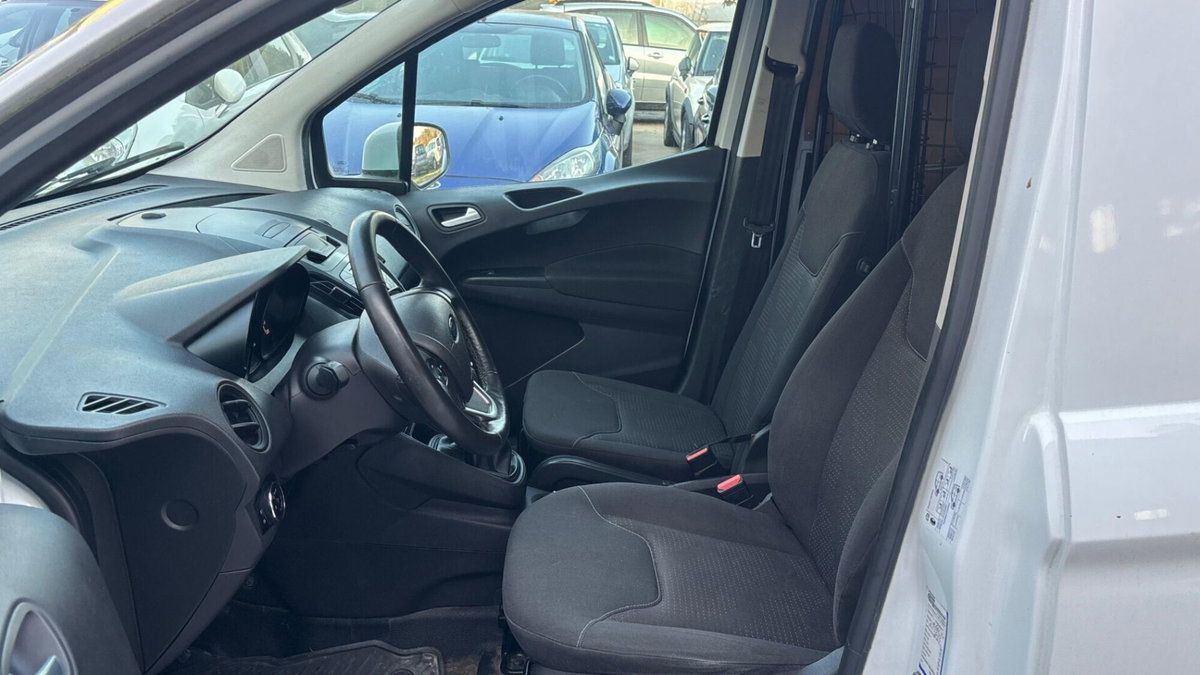 Ford Tourneo Courier 1.6 TDCI 95 CV Titanium (8)