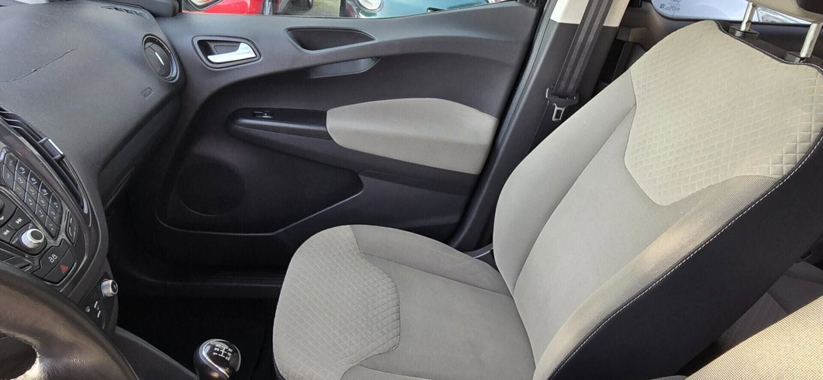 Ford Tourneo Courier 1.6 TDCI 95 CV Titanium (13)
