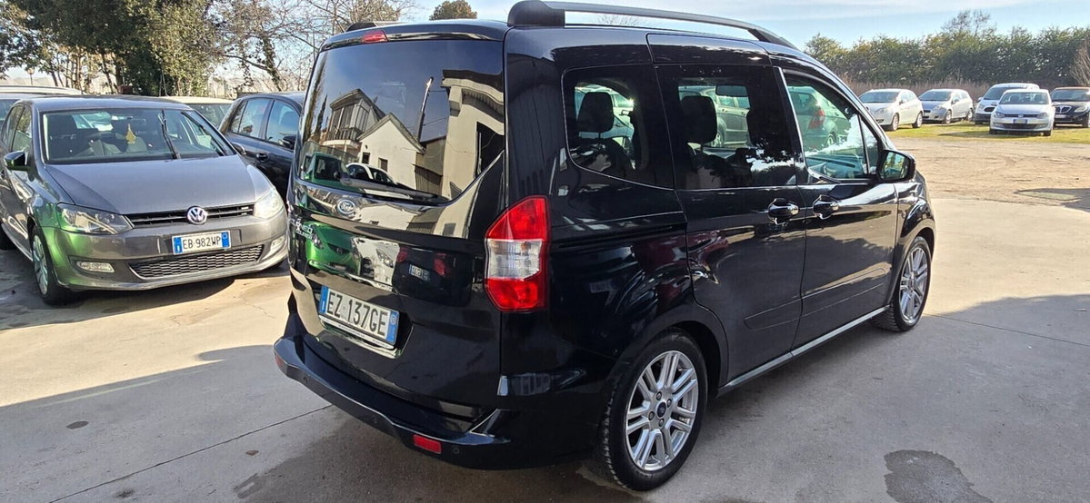 Ford Tourneo Courier 1.6 TDCI 95 CV Titanium (14)