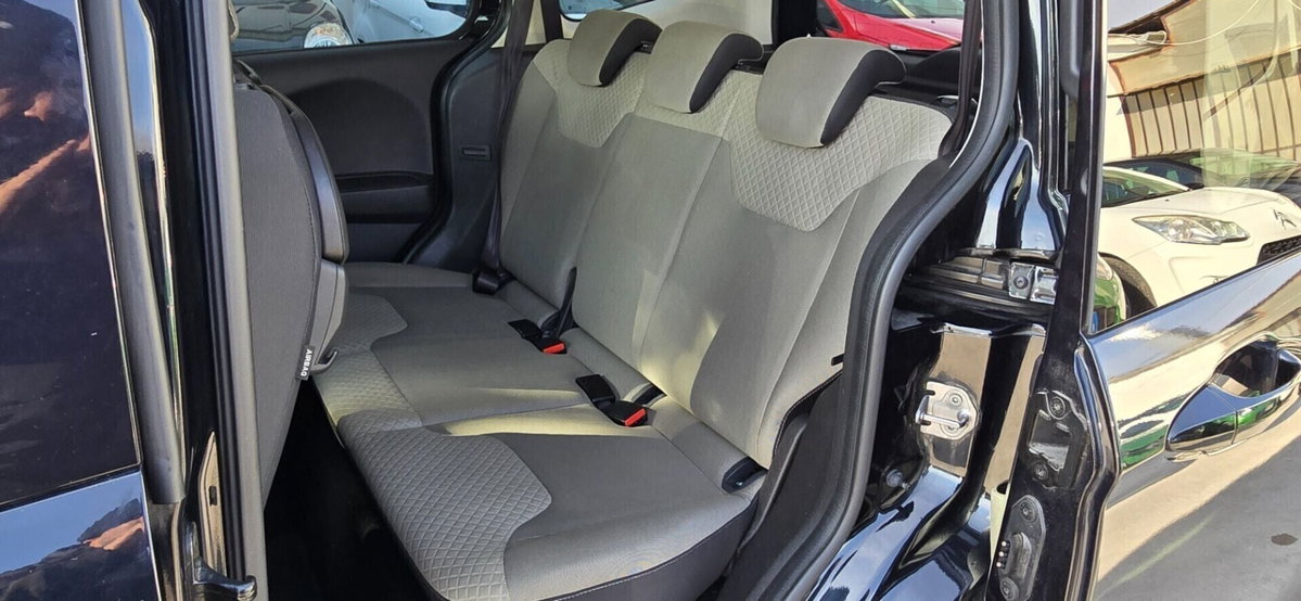 Ford Tourneo Courier 1.6 TDCI 95 CV Titanium (16)