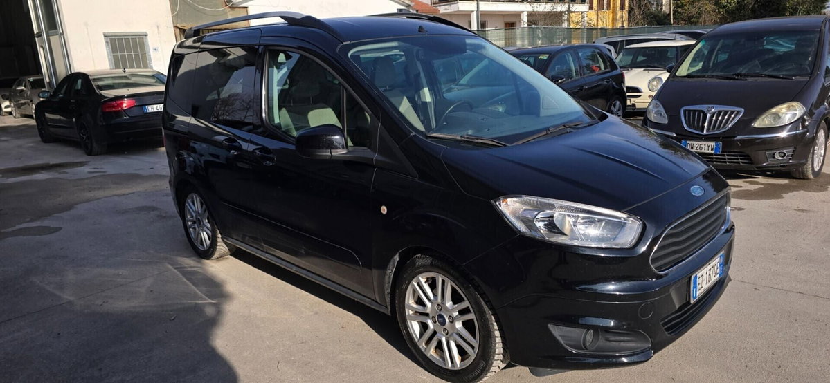 Ford Tourneo Courier 1.6 TDCI 95 CV Titanium (2)
