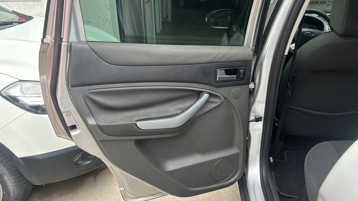 Ford Kuga 2.0 TDCi 136 CV 2WD Titanium DPF (15)