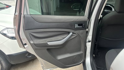 Ford Kuga 2.0 TDCi 136 CV 2WD Titanium DPF (15)
