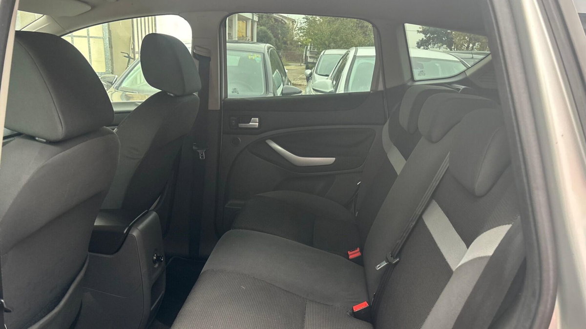 Ford Kuga 2.0 TDCi 136 CV 2WD Titanium DPF (16)