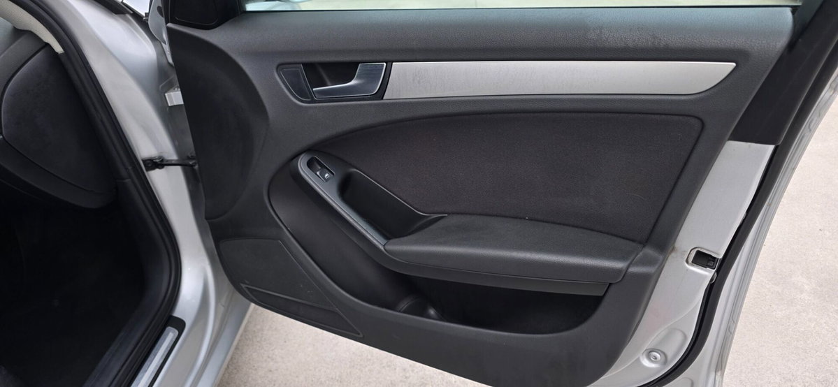 Audi A4 2.0 TDI 143CV F.AP. mult. Ambiente (18)