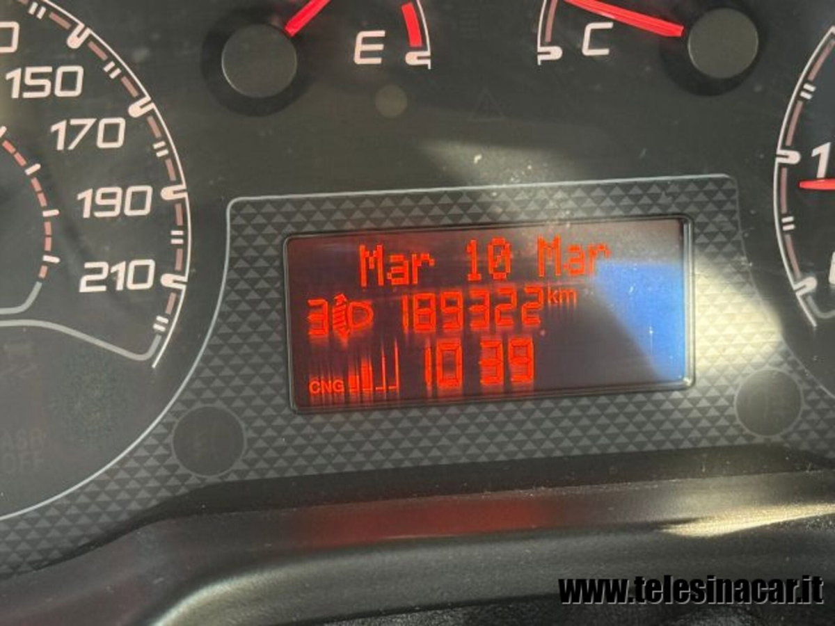 Fiat Fiorino 1.4 8V Combi Semi (11)