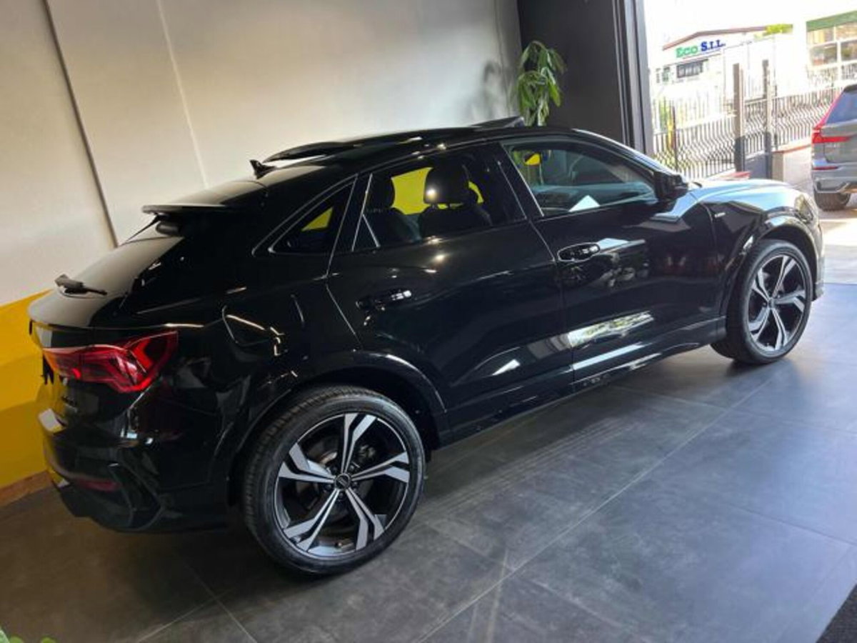 Audi Q3 Sportback 40 2.0 tdi Identity Black quattro 193cv s-tronic