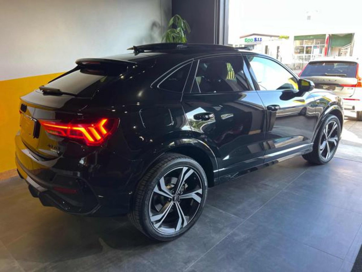 Audi Q3 Sportback 40 2.0 tdi Identity Black quattro 193cv s-tronic (3)