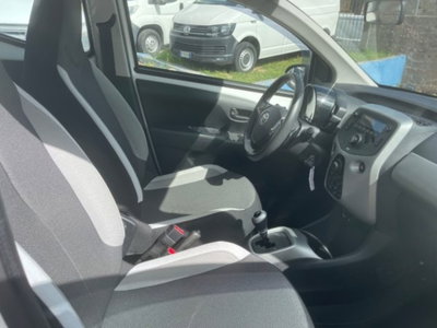 Toyota Aygo 1.0 VVT-i 69 CV 5 porte x-pure (10)