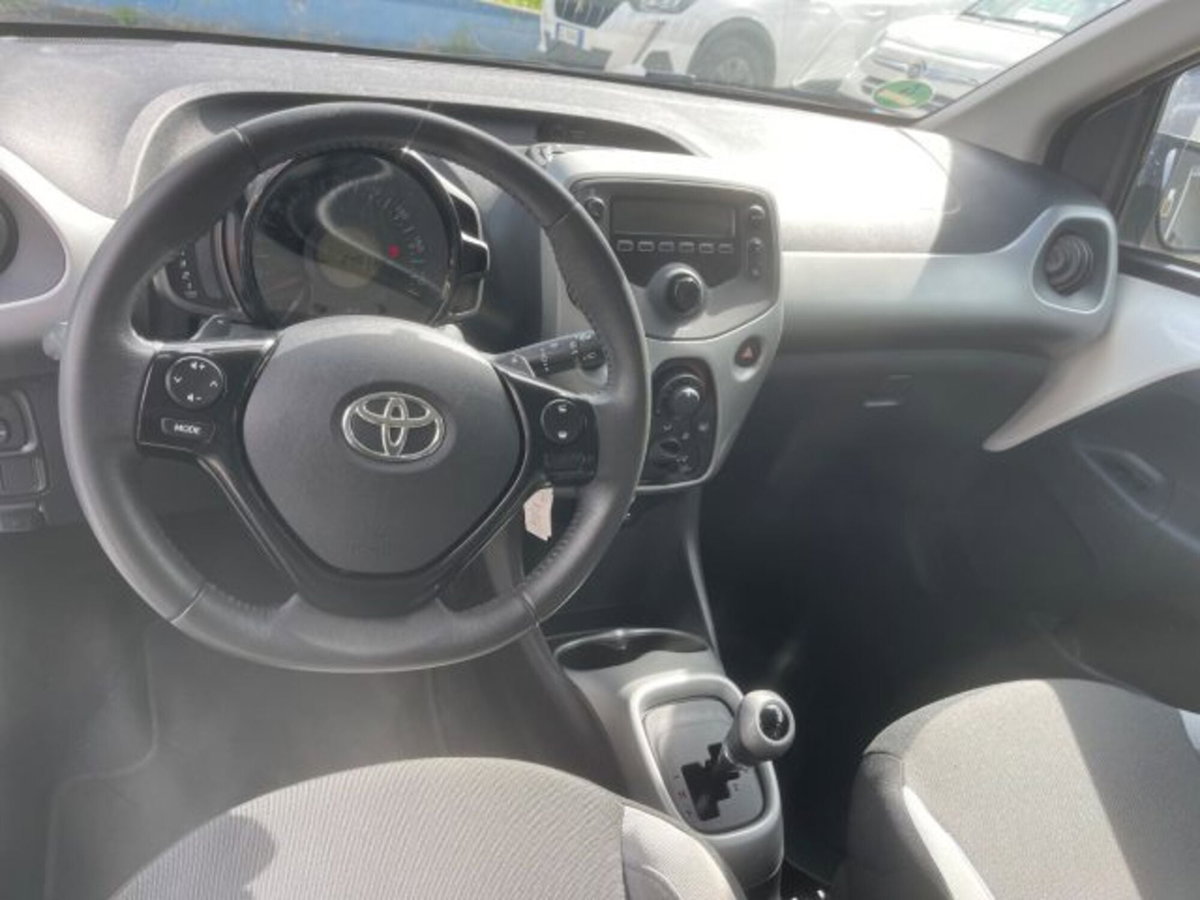 Toyota Aygo 1.0 VVT-i 69 CV 5 porte x-pure (11)