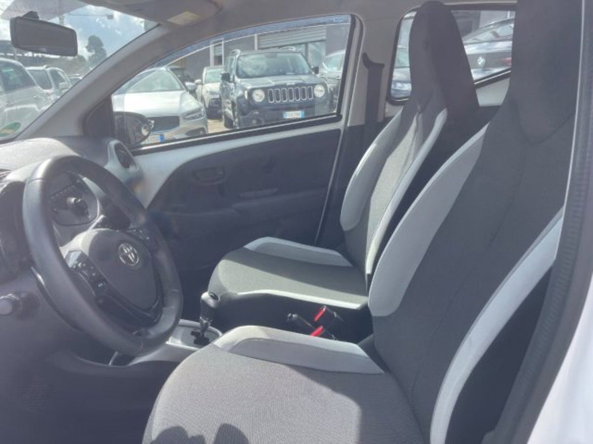 Toyota Aygo 1.0 VVT-i 69 CV 5 porte x-pure (12)