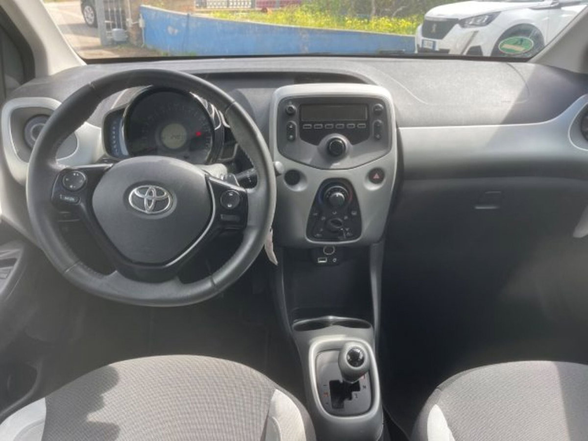 Toyota Aygo 1.0 VVT-i 69 CV 5 porte x-pure (15)