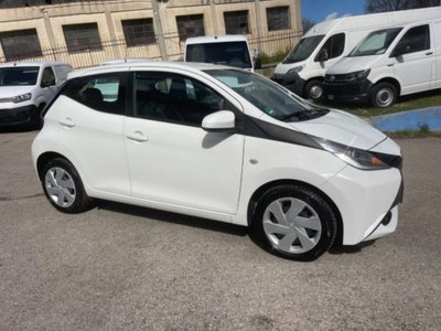 Toyota Aygo 1.0 VVT-i 69 CV 5 porte x-pure (2)