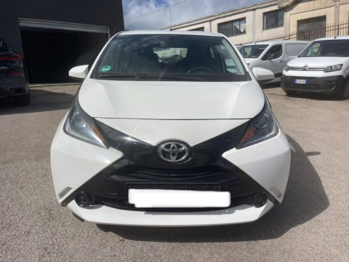 Toyota Aygo 1.0 VVT-i 69 CV 5 porte x-pure (3)