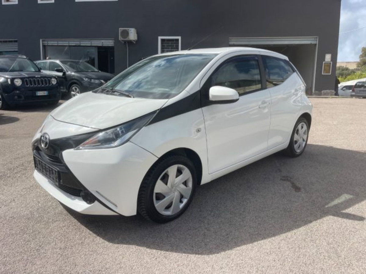 Toyota Aygo 1.0 VVT-i 69 CV 5 porte x-pure (5)