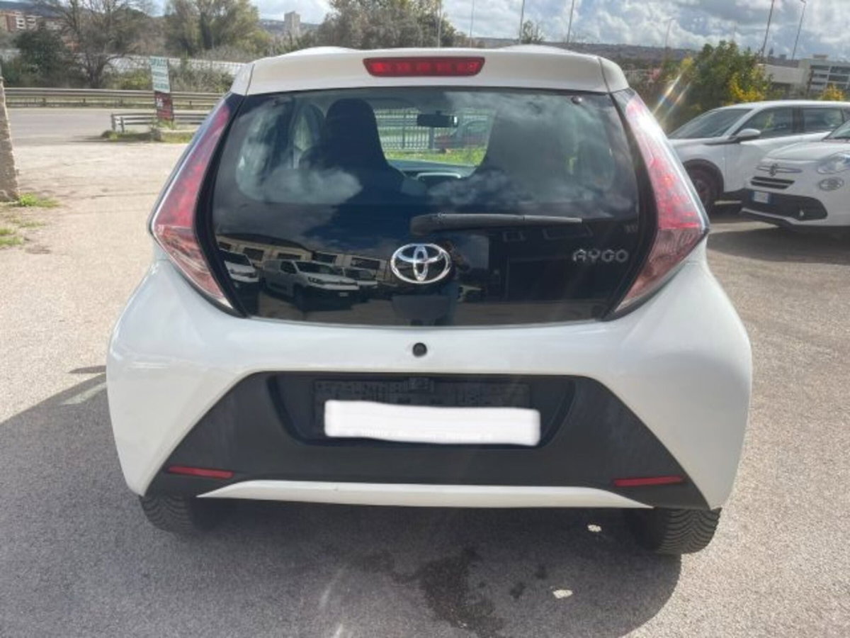 Toyota Aygo 1.0 VVT-i 69 CV 5 porte x-pure (7)