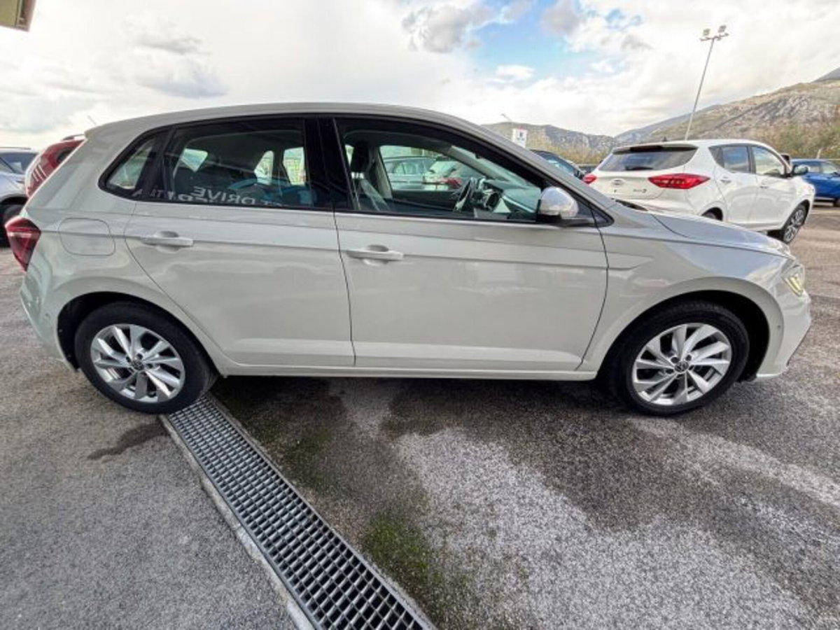 Volkswagen Polo 1.0 Life 80cv (6)