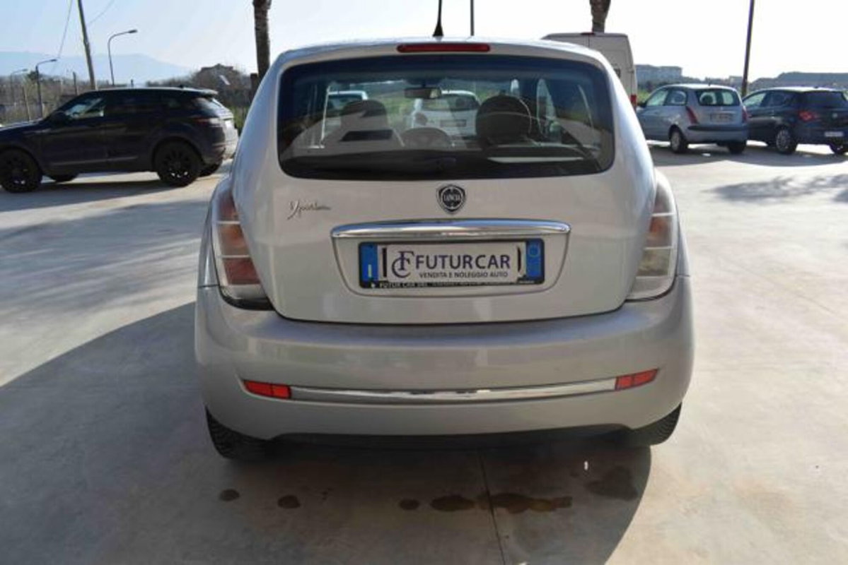 Lancia Ypsilon 1.2 69 CV Diva (14)