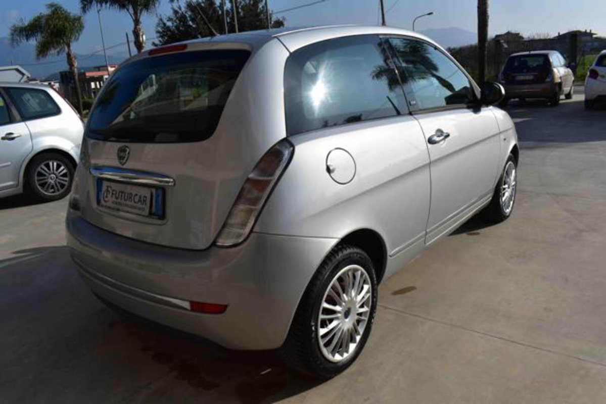 Lancia Ypsilon 1.2 69 CV Diva (11)