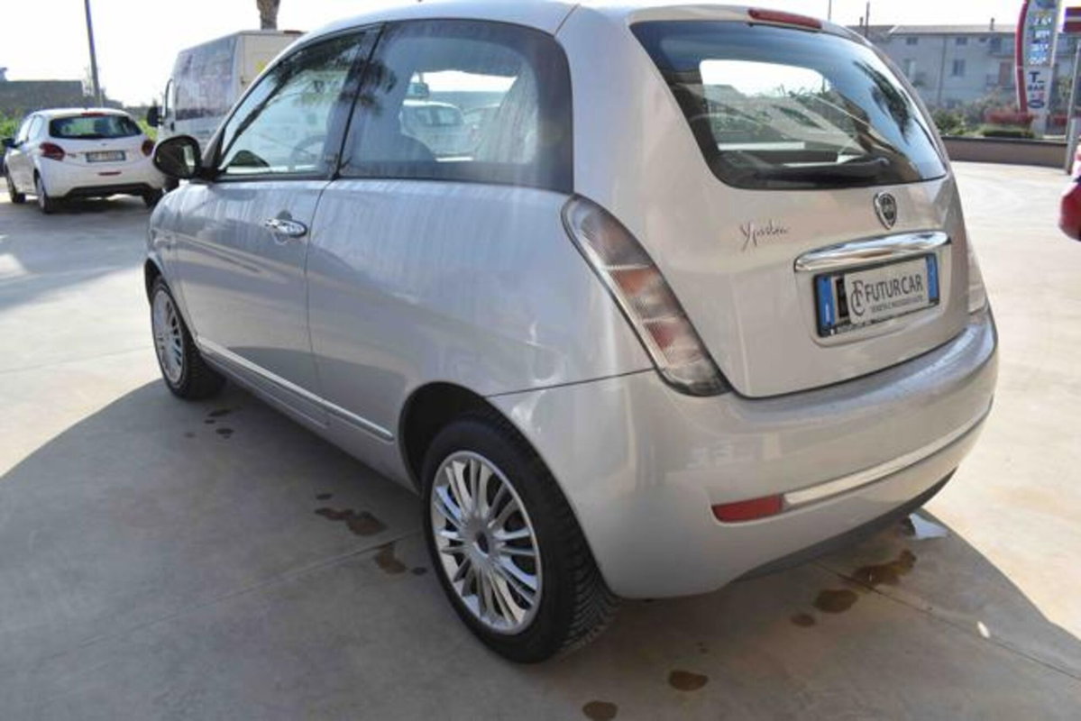 Lancia Ypsilon 1.2 69 CV Diva (12)