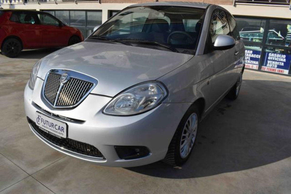 Lancia Ypsilon 1.2 69 CV Diva (2)