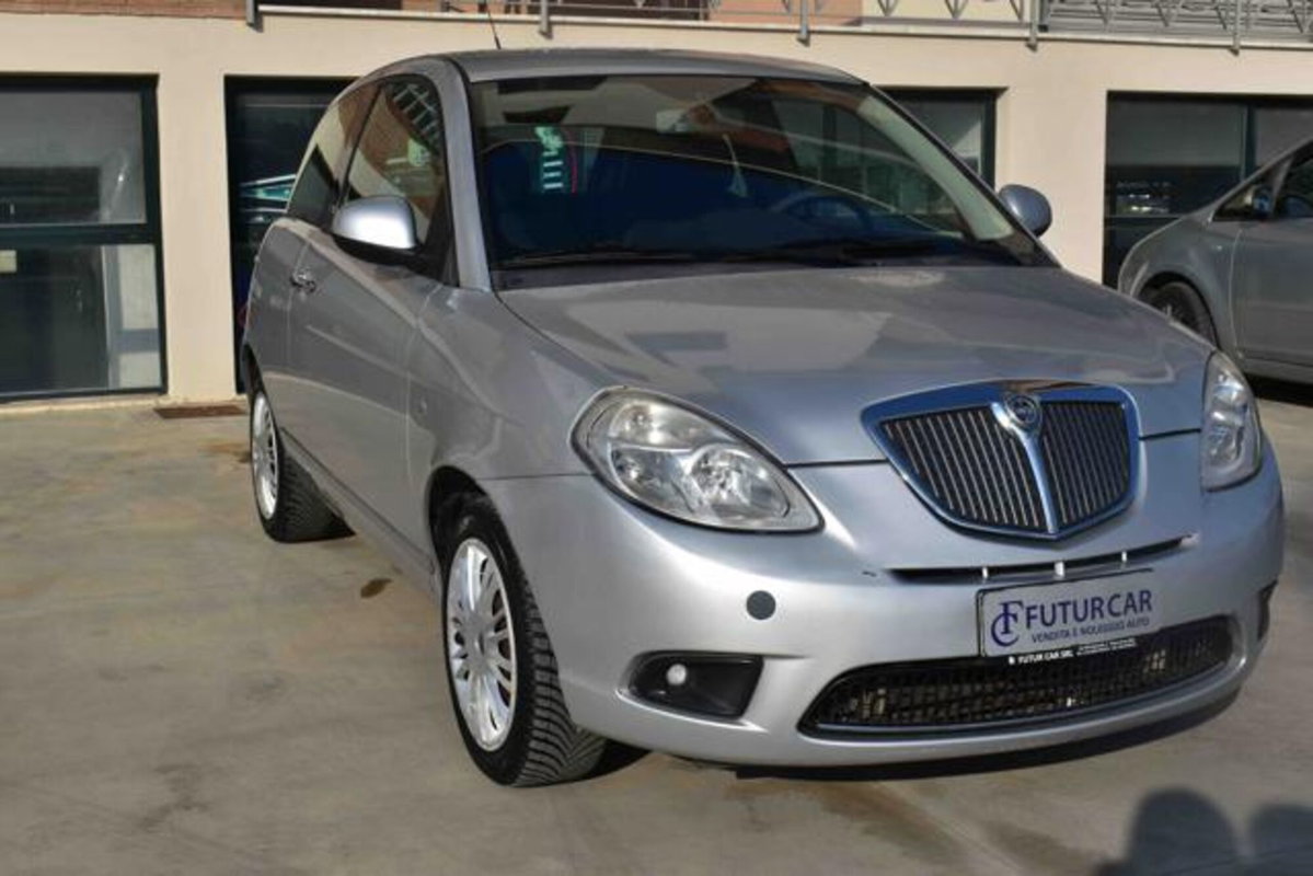 Lancia Ypsilon 1.2 69 CV Diva (3)
