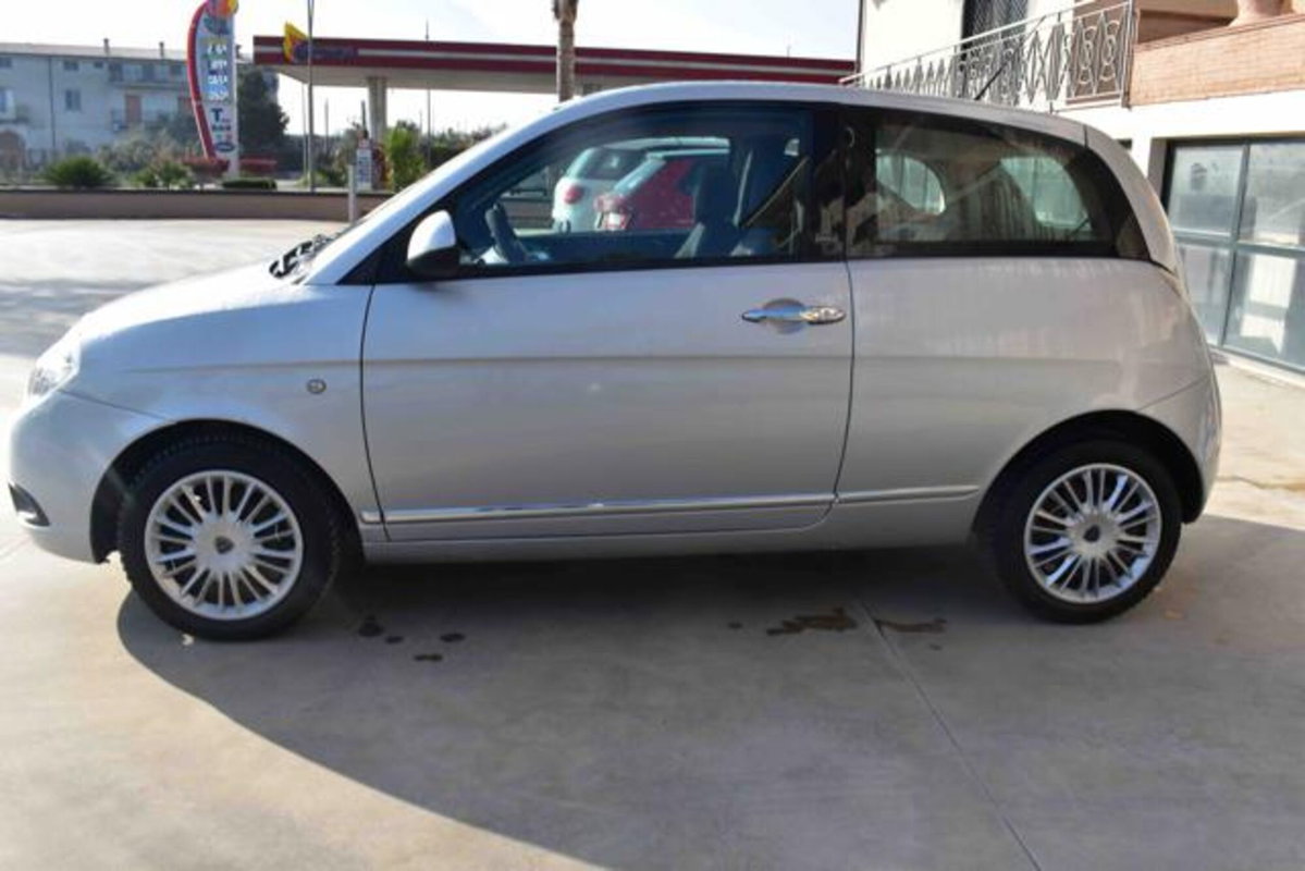 Lancia Ypsilon 1.2 69 CV Diva (5)