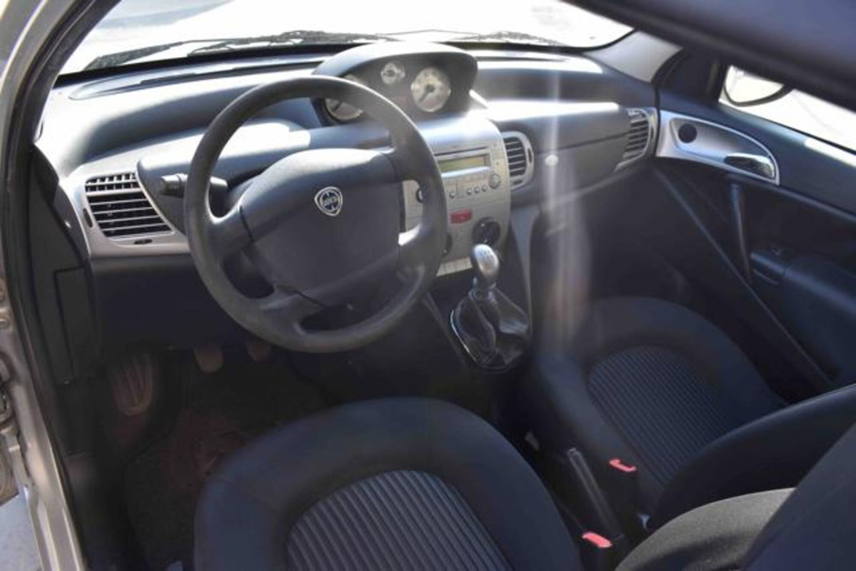 Lancia Ypsilon 1.2 69 CV Diva (7)