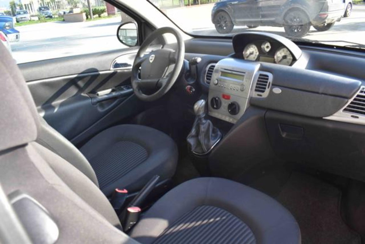 Lancia Ypsilon 1.2 69 CV Diva (8)