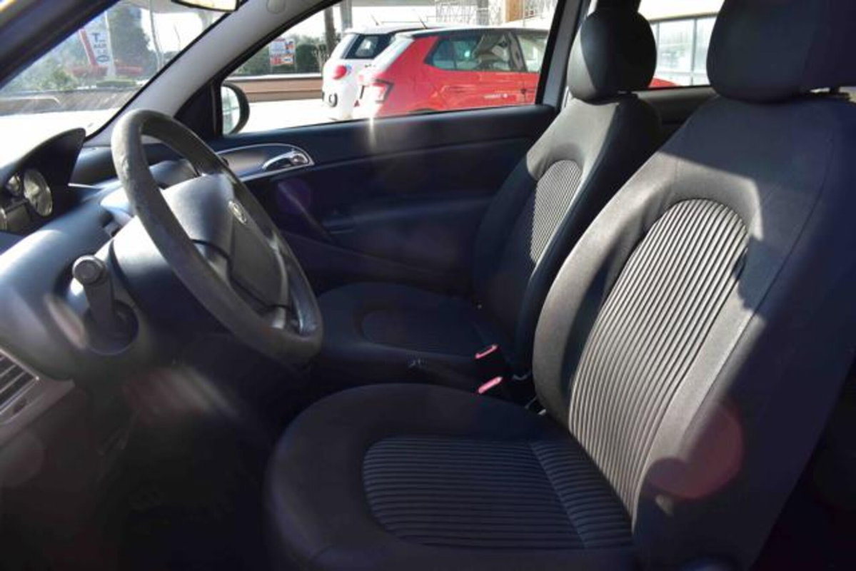 Lancia Ypsilon 1.2 69 CV Diva (9)