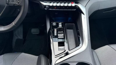 Peugeot 3008 Hybrid 225 e-EAT8 GT (13)