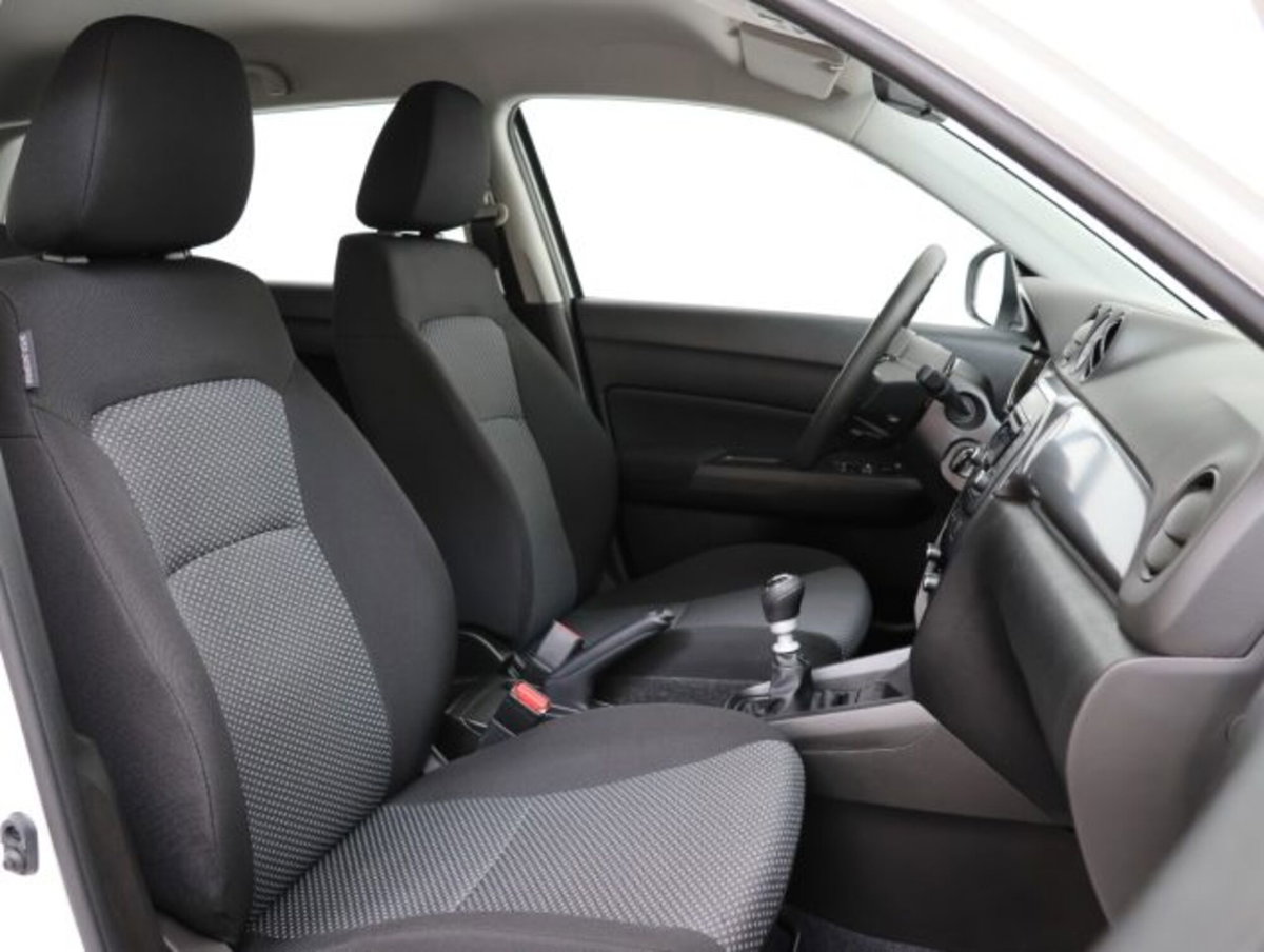 Suzuki Vitara 1.4 Hybrid Starview (11)