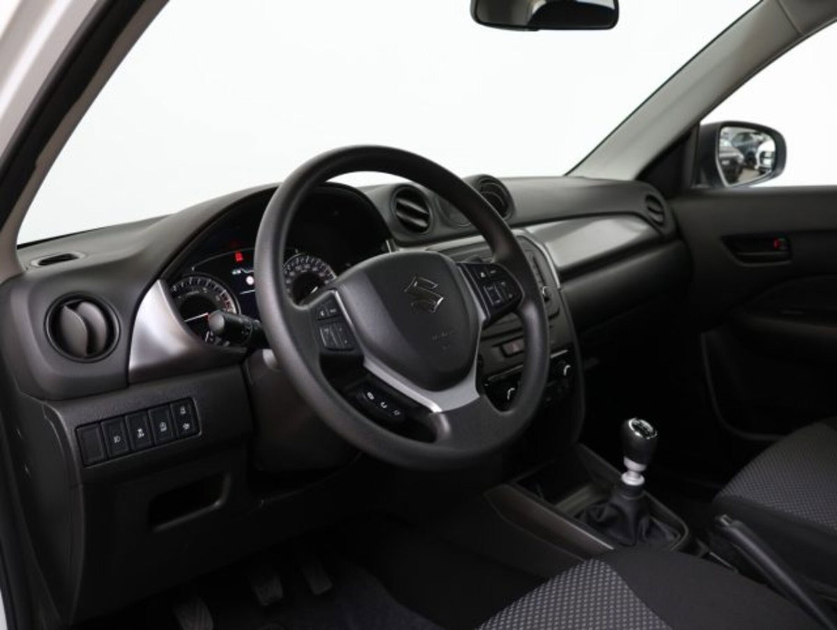 Suzuki Vitara 1.4 Hybrid Starview (9)