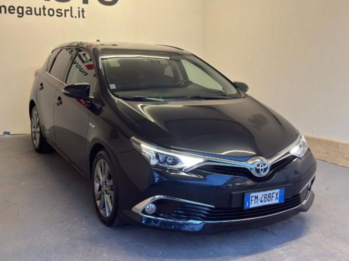 Toyota Auris 1.8 Hybrid Lounge (11)
