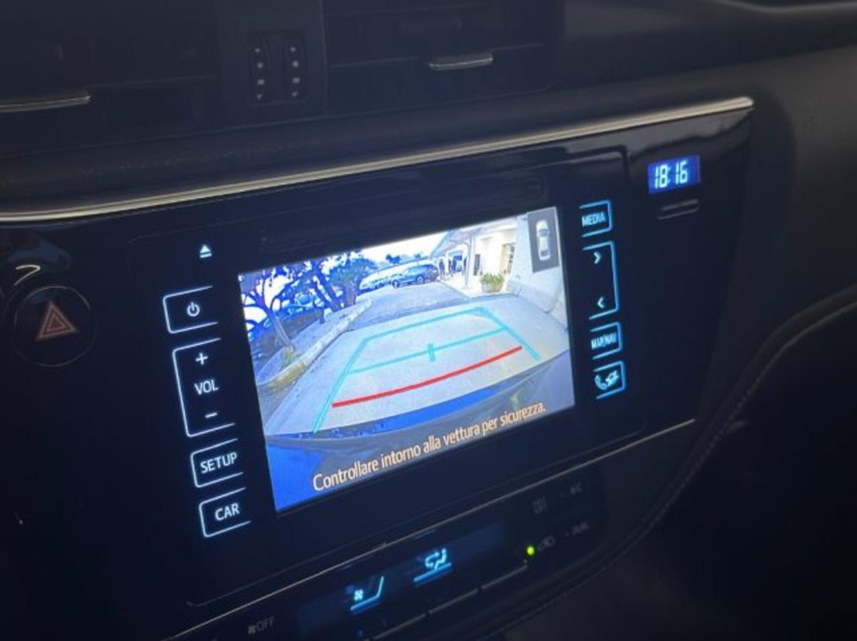 Toyota Auris 1.8 Hybrid Lounge (13)