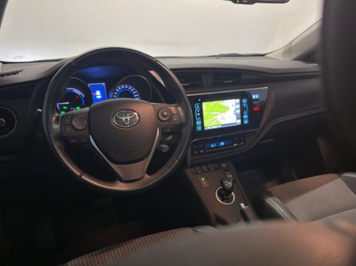 Toyota Auris 1.8 Hybrid Lounge (16)