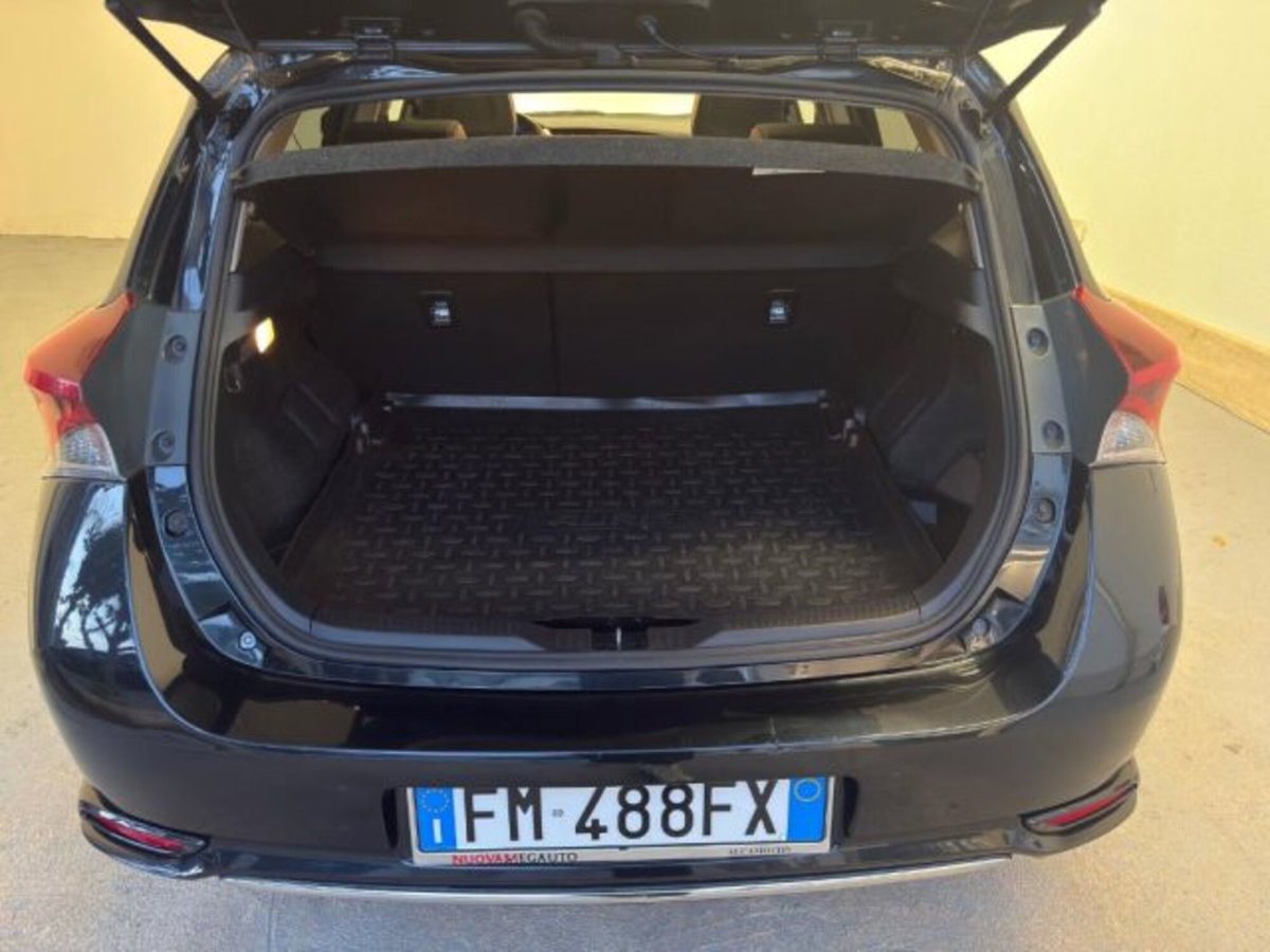 Toyota Auris 1.8 Hybrid Lounge (17)