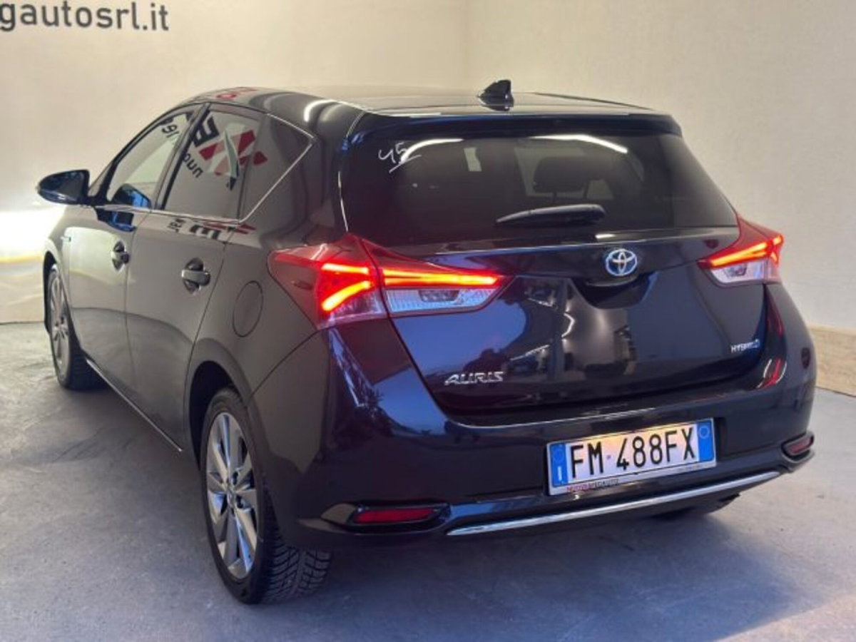 Toyota Auris 1.8 Hybrid Lounge (18)