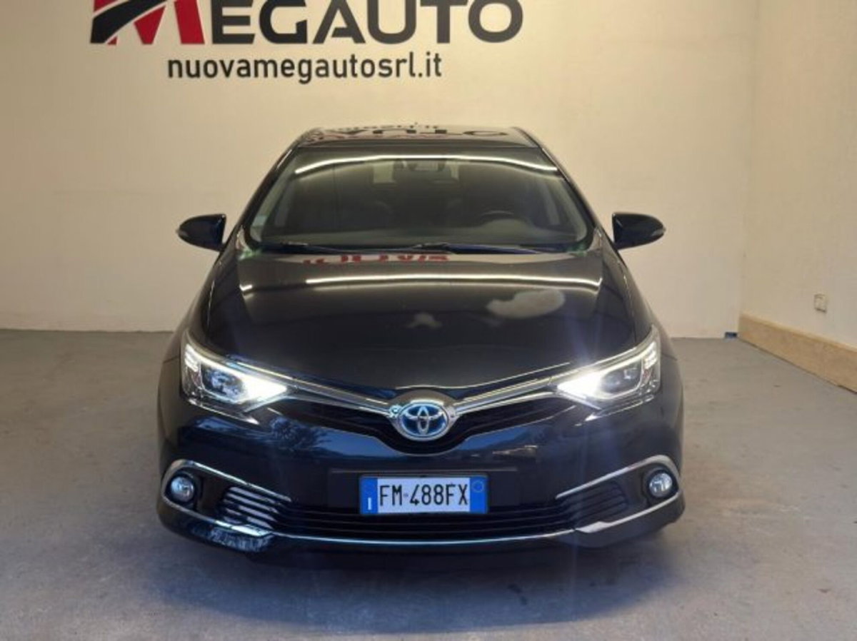 Toyota Auris 1.8 Hybrid Lounge (2)